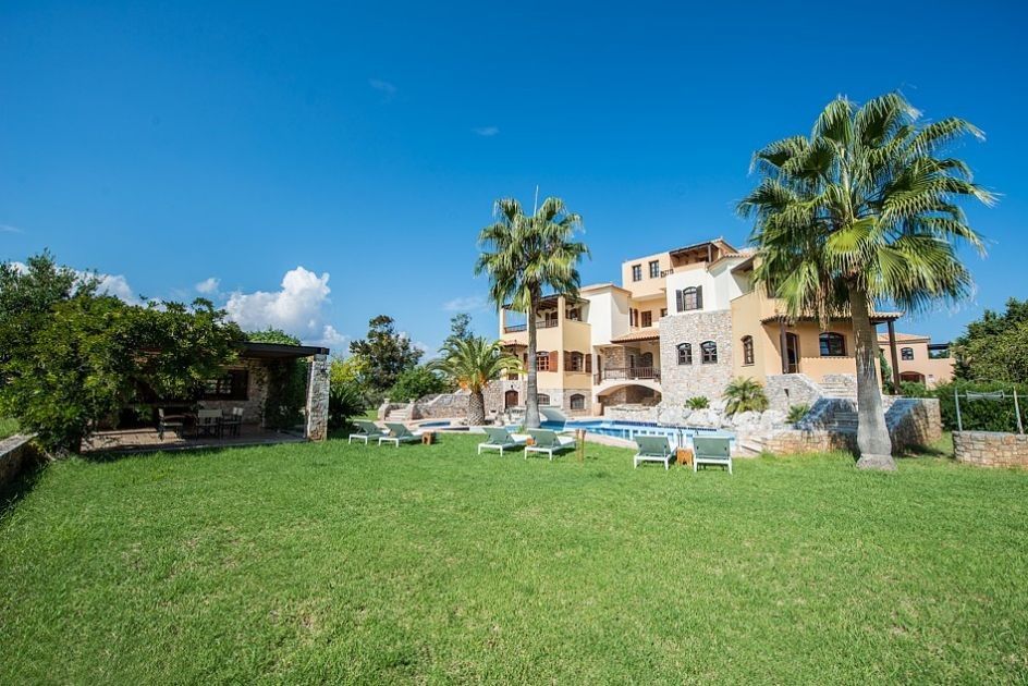 Big Villa near the beach with swimming pool for rent, Crete, Greece