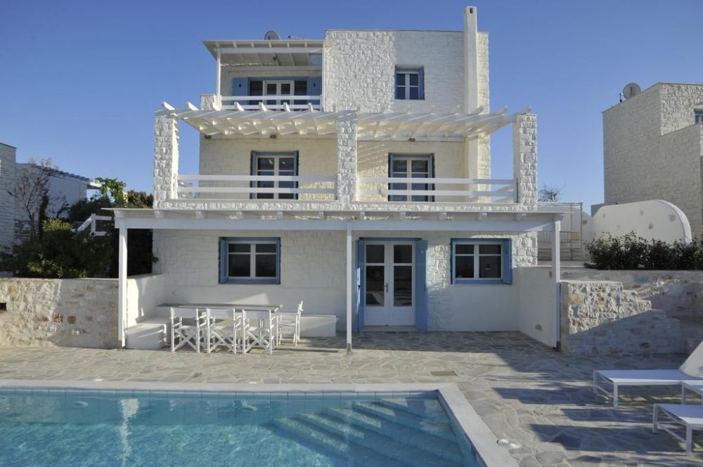 villas paros for rent